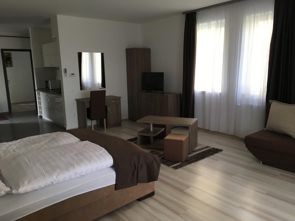 F&M Apartman Egerszalók Exteriör bild