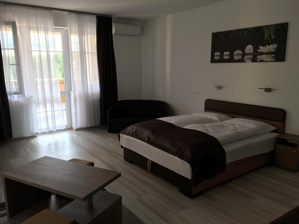 F&M Apartman Egerszalók Exteriör bild
