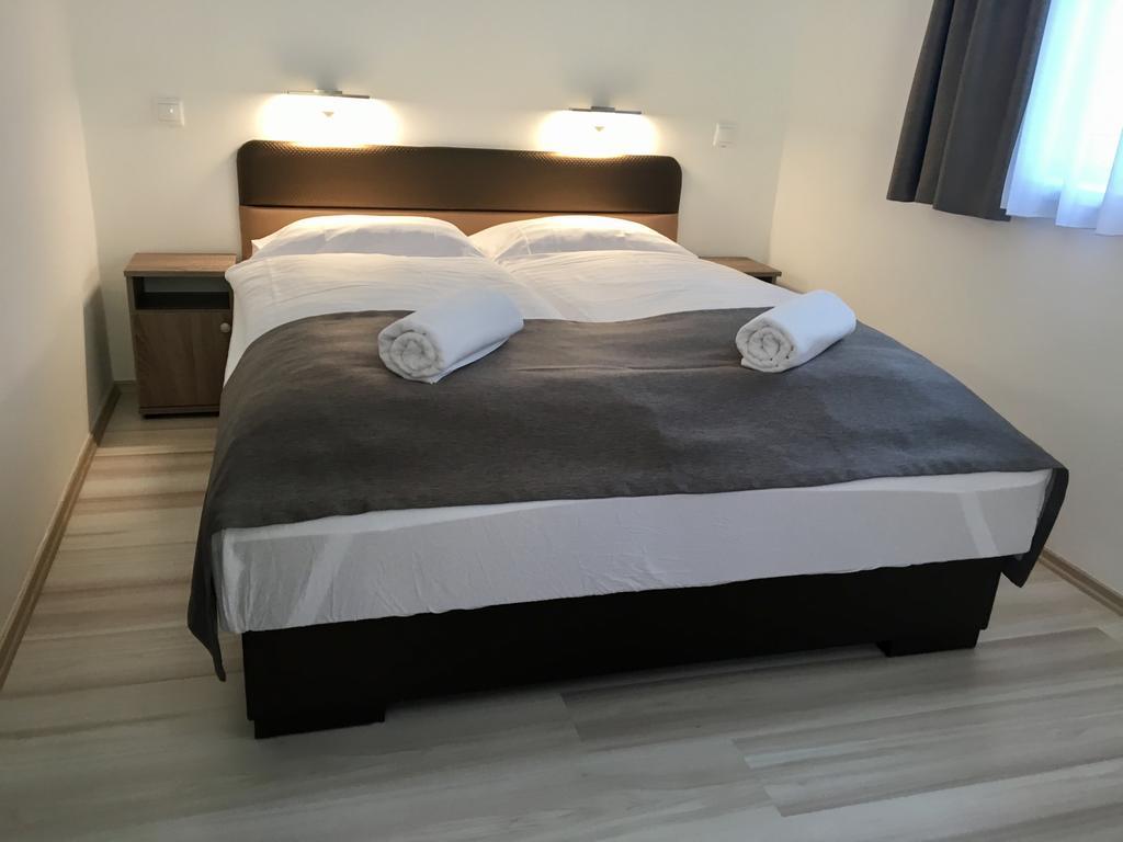 F&M Apartman Egerszalók Exteriör bild