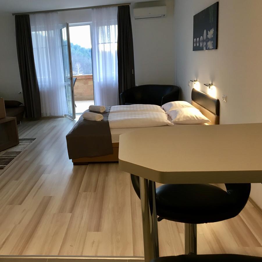 F&M Apartman Egerszalók Exteriör bild