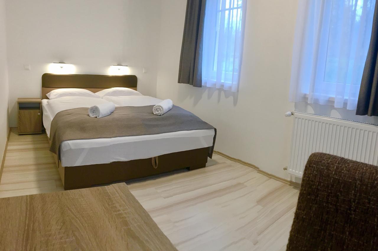 F&M Apartman Egerszalók Exteriör bild
